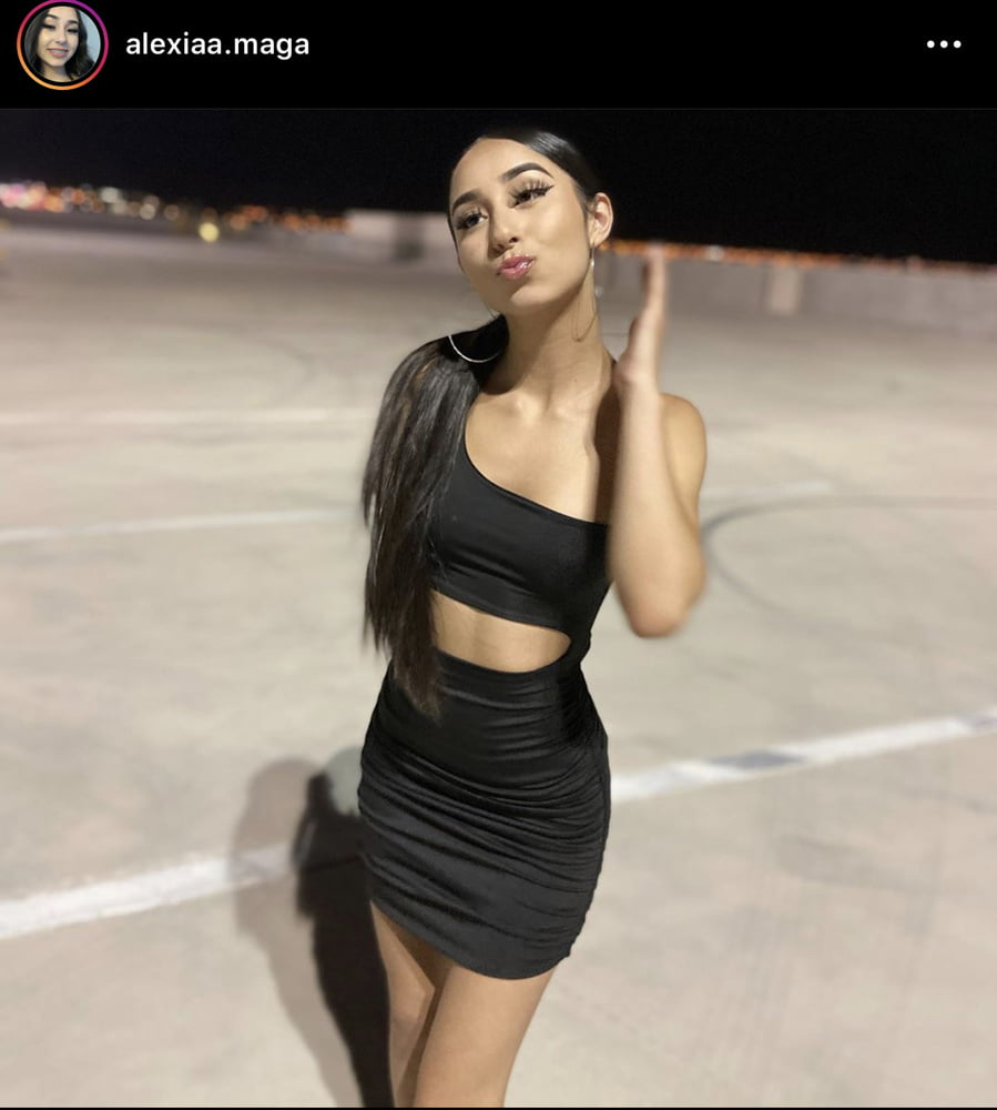 Joven alexia esperando su polla dura para entrar en ella
 #87622922