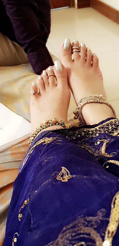 Sexy indische Füße 2
 #91938106