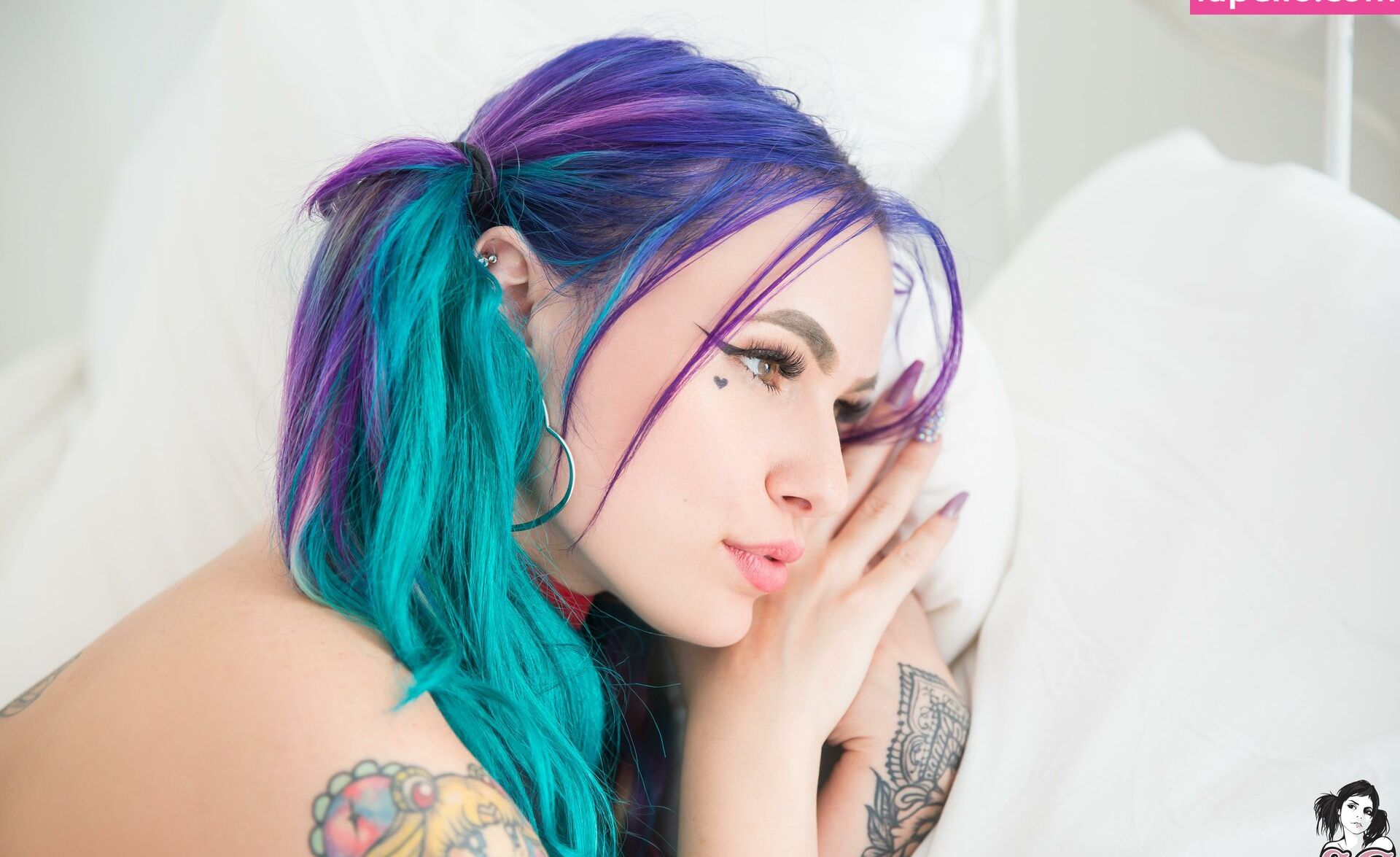 W33dhead nude #108753419