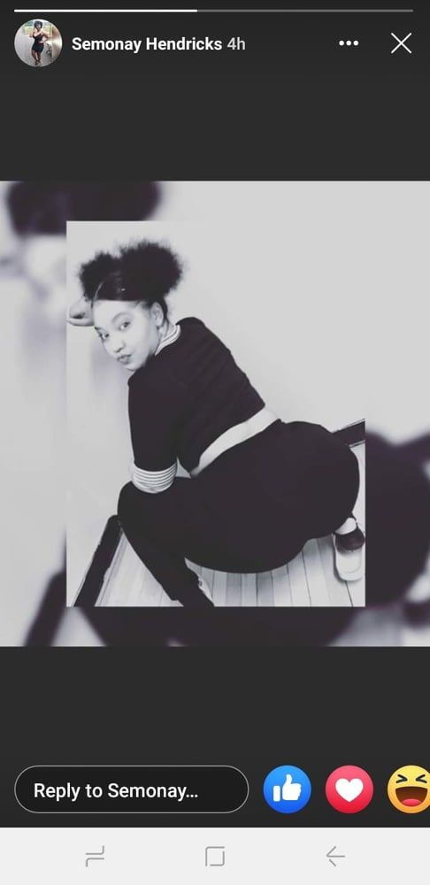 Culo de color
 #105218974