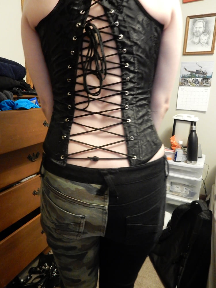 Le corset d'Emma
 #80395597