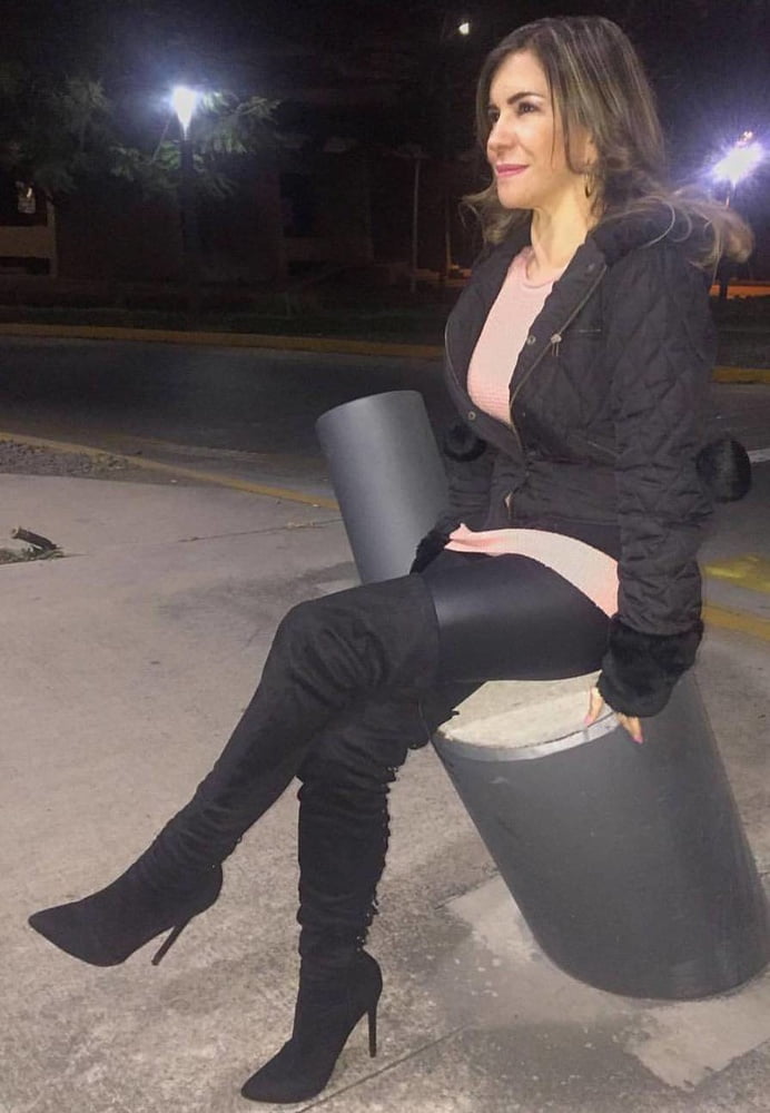 Insta milf wearing boots
 #101025761