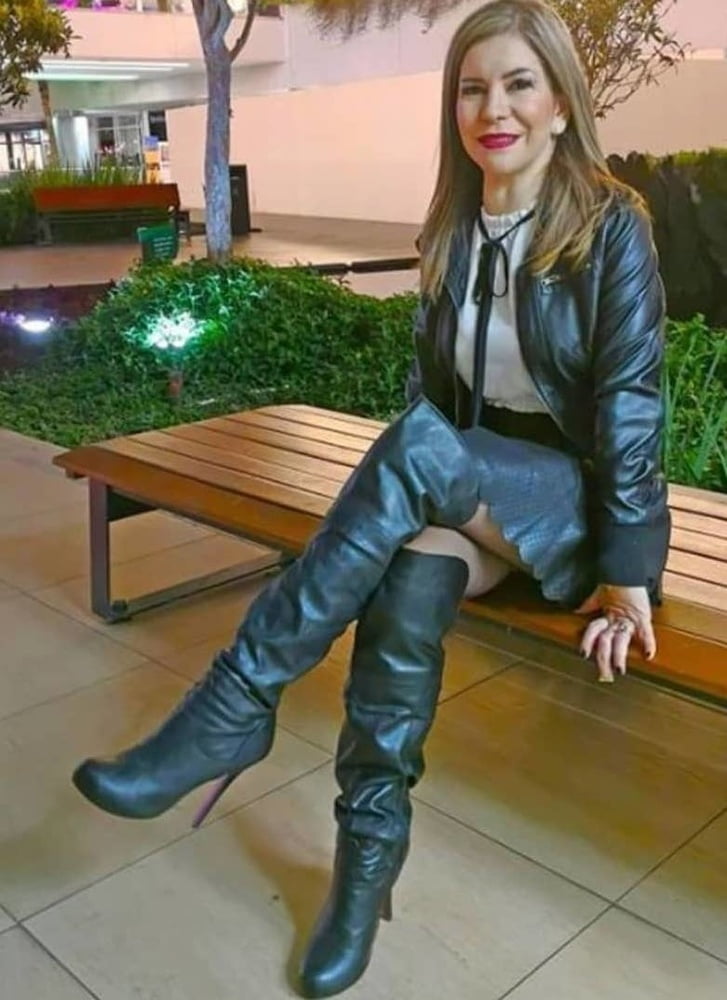 Insta milf wearing boots
 #101025767