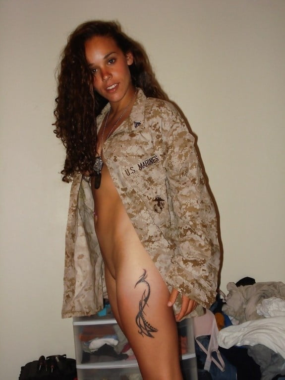 Random xxx pics 41 - filles militaires
 #89553671