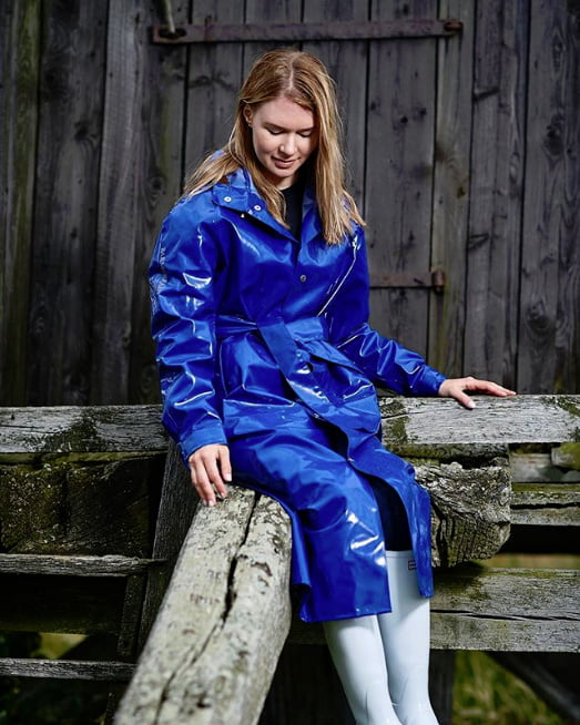 GIRLS IN SHINY RAIN OUTFITS (ANORAK) - (RUBBER BOOTS) #98996042