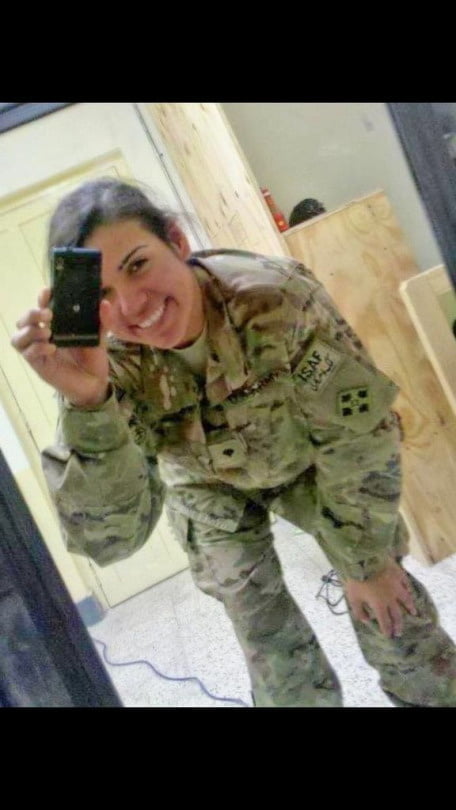 Sexy militärische Mädchen
 #104422953