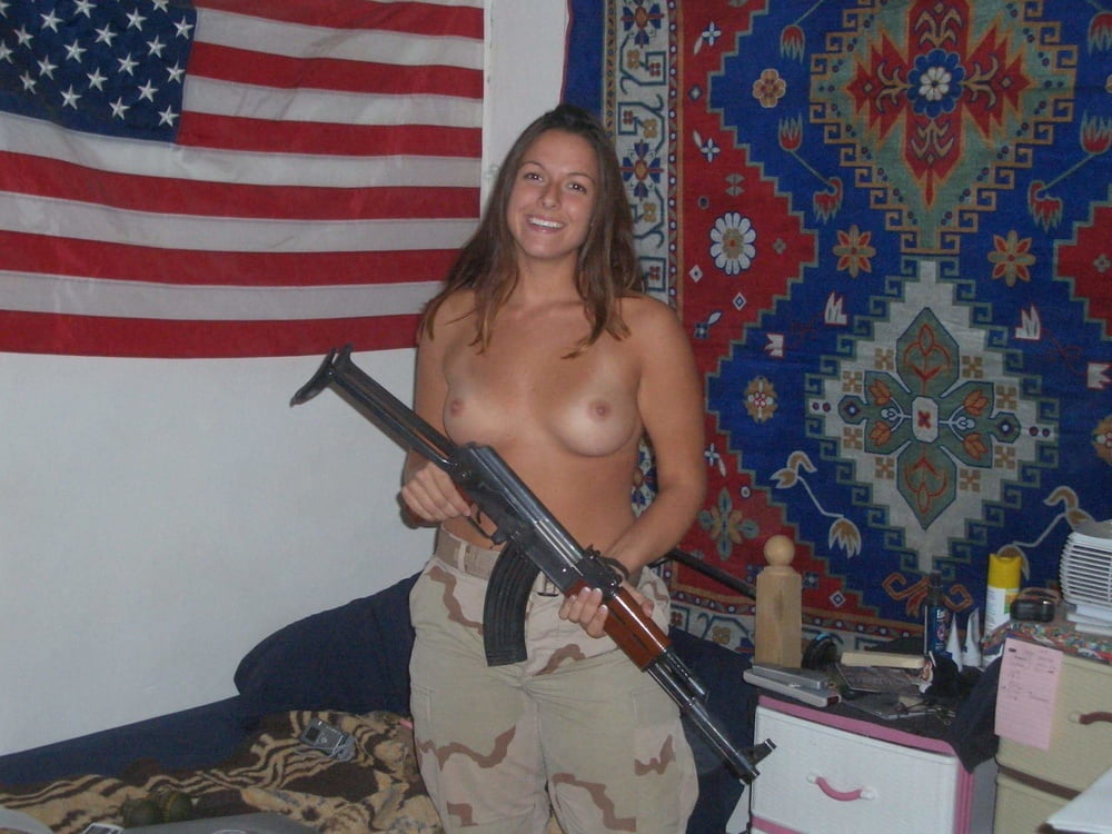 Sexy militärische Mädchen
 #104422965