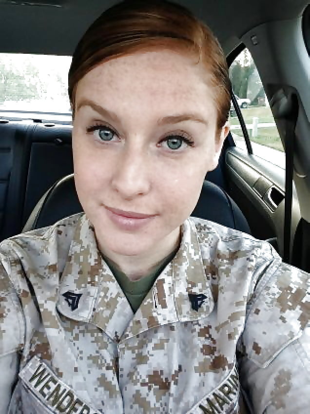 Sexy militärische Mädchen
 #104423171