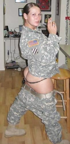 Sexy militärische Mädchen
 #104423254