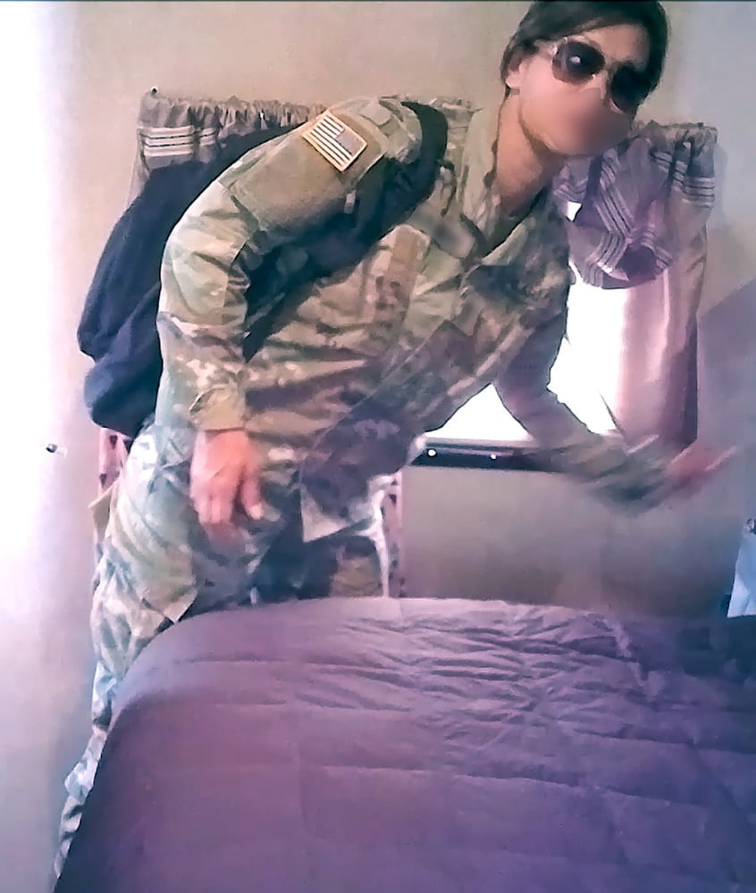 Sexy militärische Mädchen
 #104423325