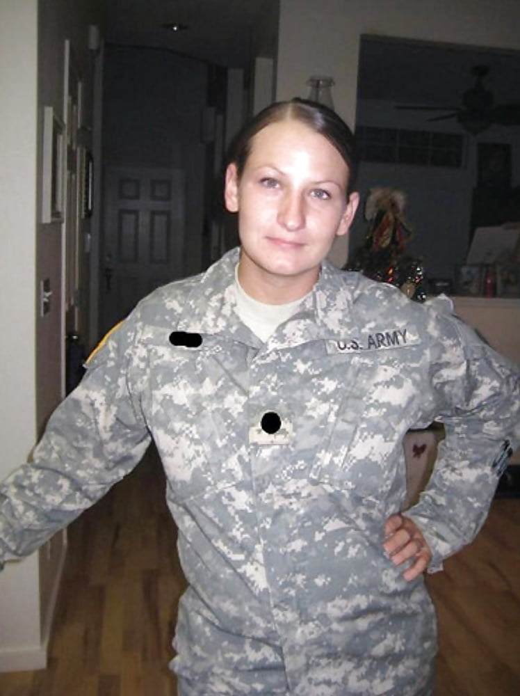 Sexy militärische Mädchen
 #104423339