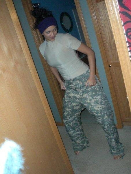 Sexy militärische Mädchen
 #104423578