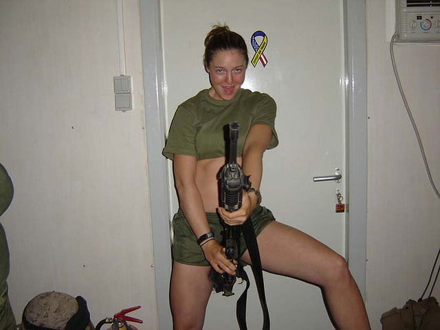 Sexy militärische Mädchen
 #104423601