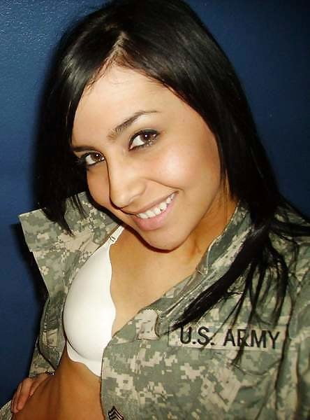 Sexy militärische Mädchen
 #104423743