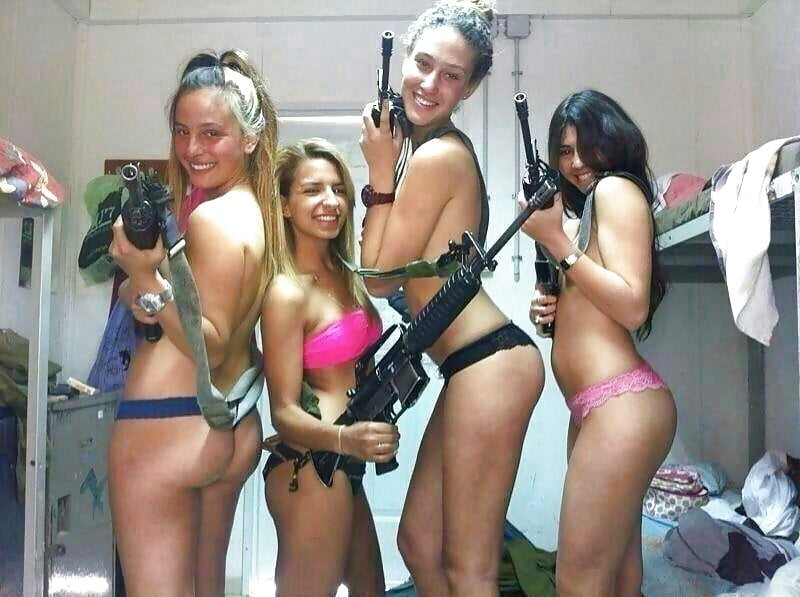 Sexy militärische Mädchen
 #104423777
