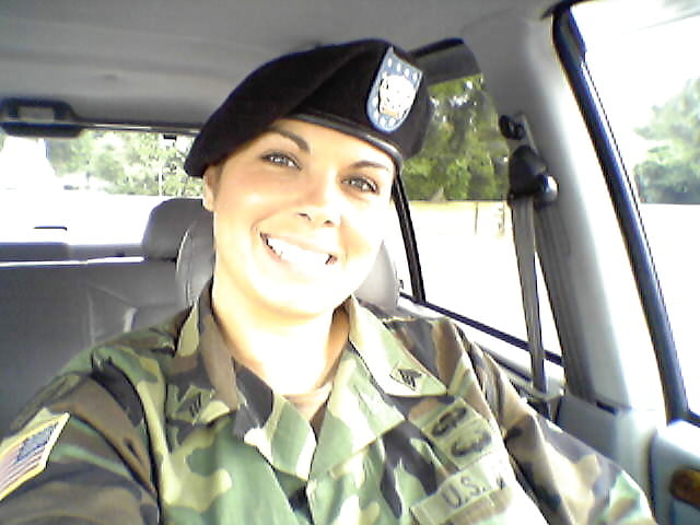 Sexy militärische Mädchen
 #104423814