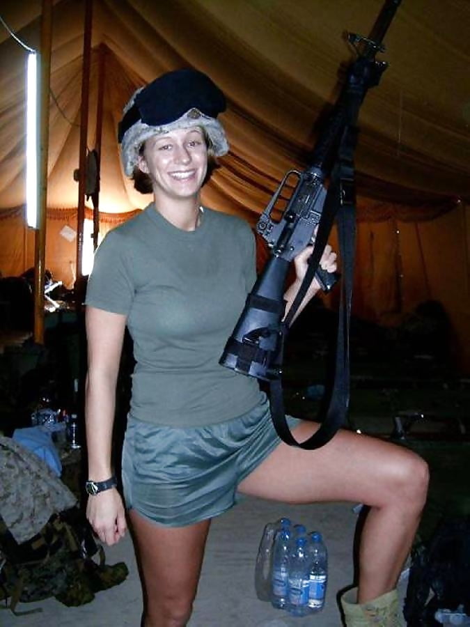 Sexy militärische Mädchen
 #104423828