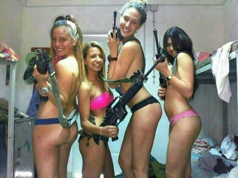 Sexy militärische Mädchen
 #104423848