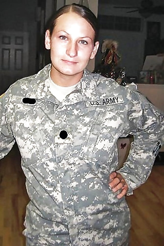 Sexy militärische Mädchen
 #104424119