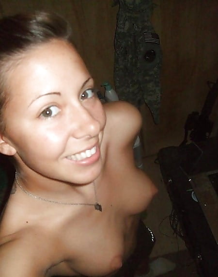 Sexy militärische Mädchen
 #104424235