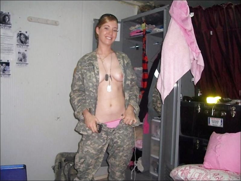 Sexy militärische Mädchen
 #104424243