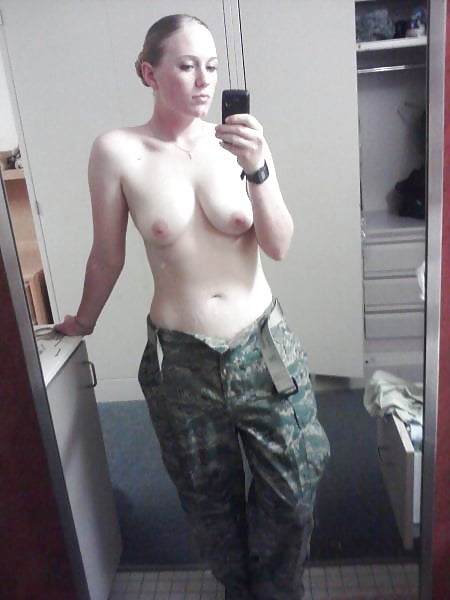 Sexy militärische Mädchen
 #104424272