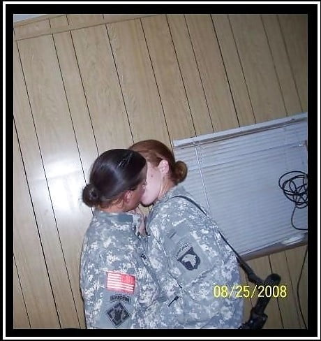 Sexy militärische Mädchen
 #104424341