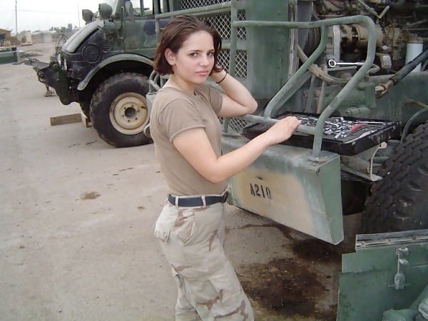 Sexy militärische Mädchen
 #104424344