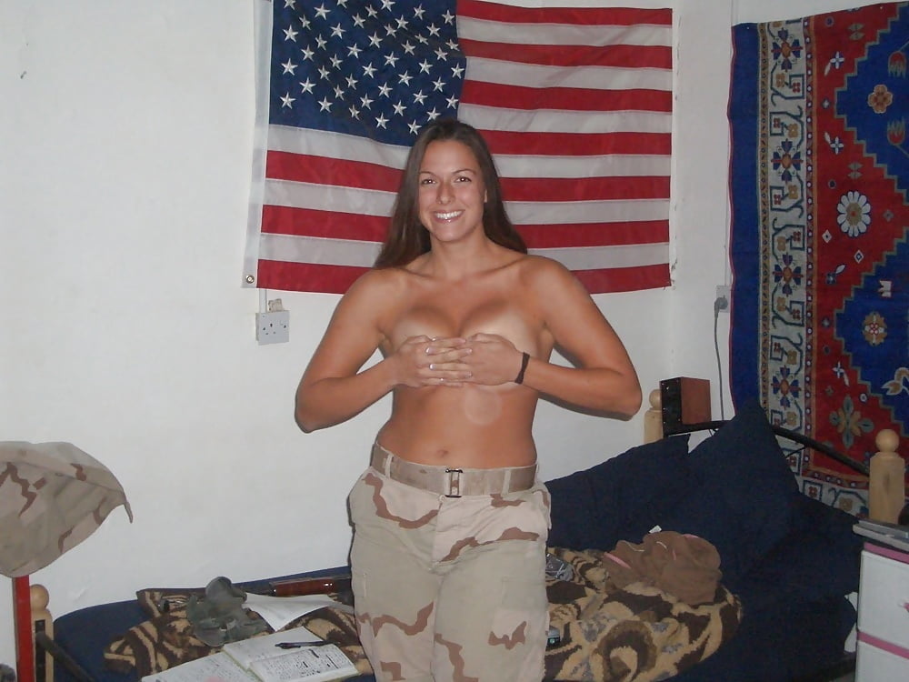 Sexy militärische Mädchen
 #104424380