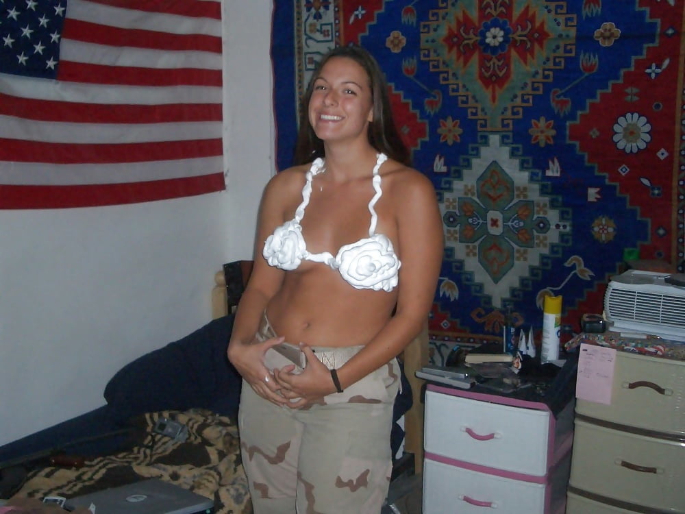 Sexy militärische Mädchen
 #104424390