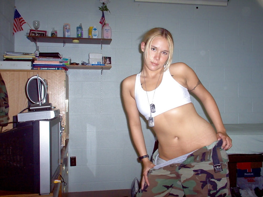 Sexy militärische Mädchen
 #104424530