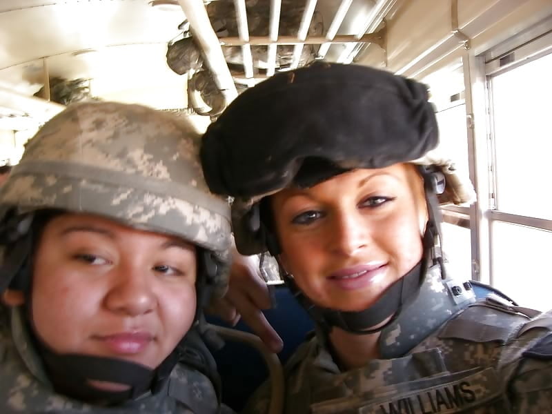 Sexy militärische Mädchen
 #104424589