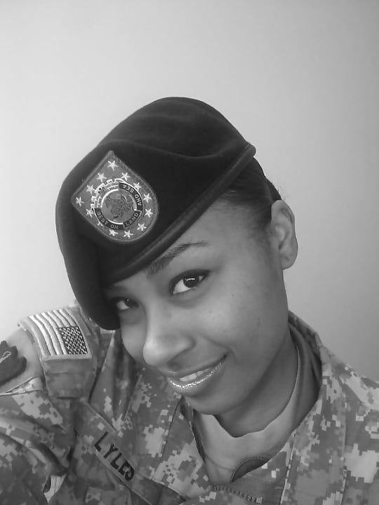Sexy militärische Mädchen
 #104424647