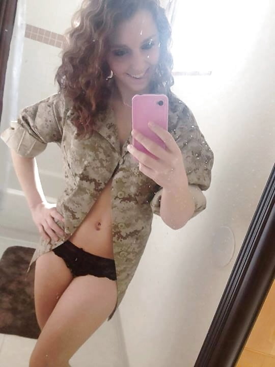 Ragazze militari sexy
 #104424776