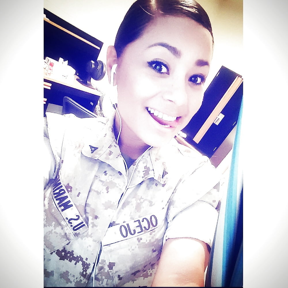 Sexy militärische Mädchen
 #104424831