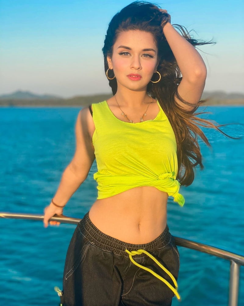 Avneet kaur
 #94219192