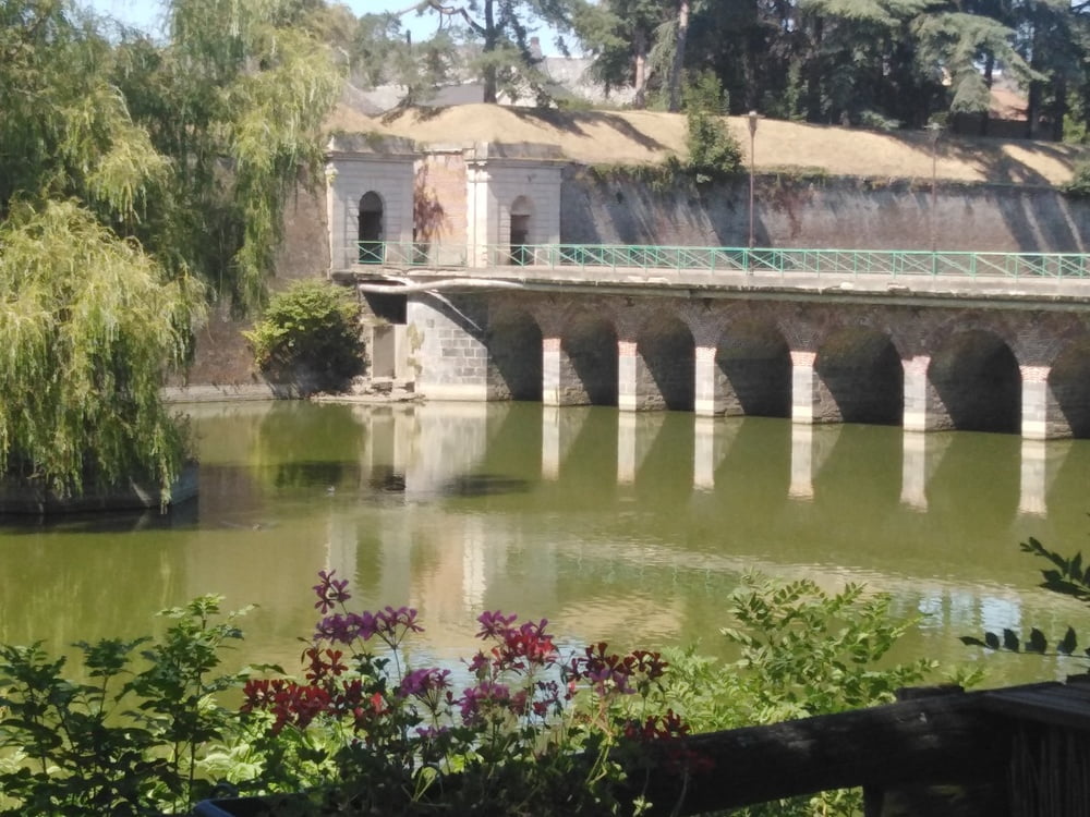 エスカパード・アン・アベノワ
 #87805159