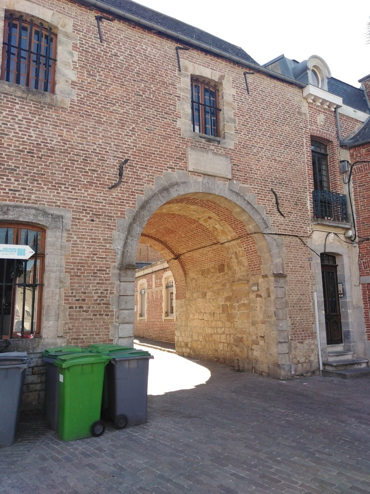 エスカパード・アン・アベノワ
 #87805236