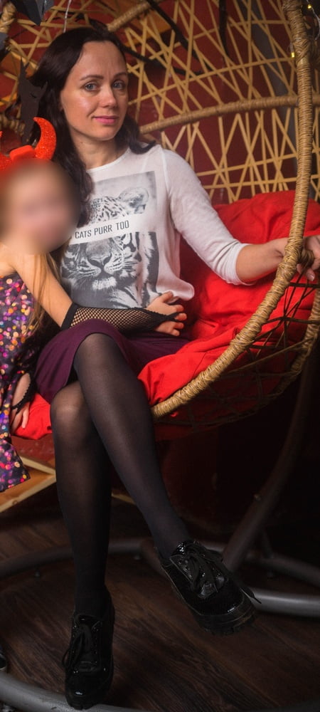 Gepflegte russische Frauen in edlen Strumpfhosen
 #94887716