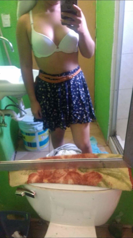 Puta en el wc #90692957