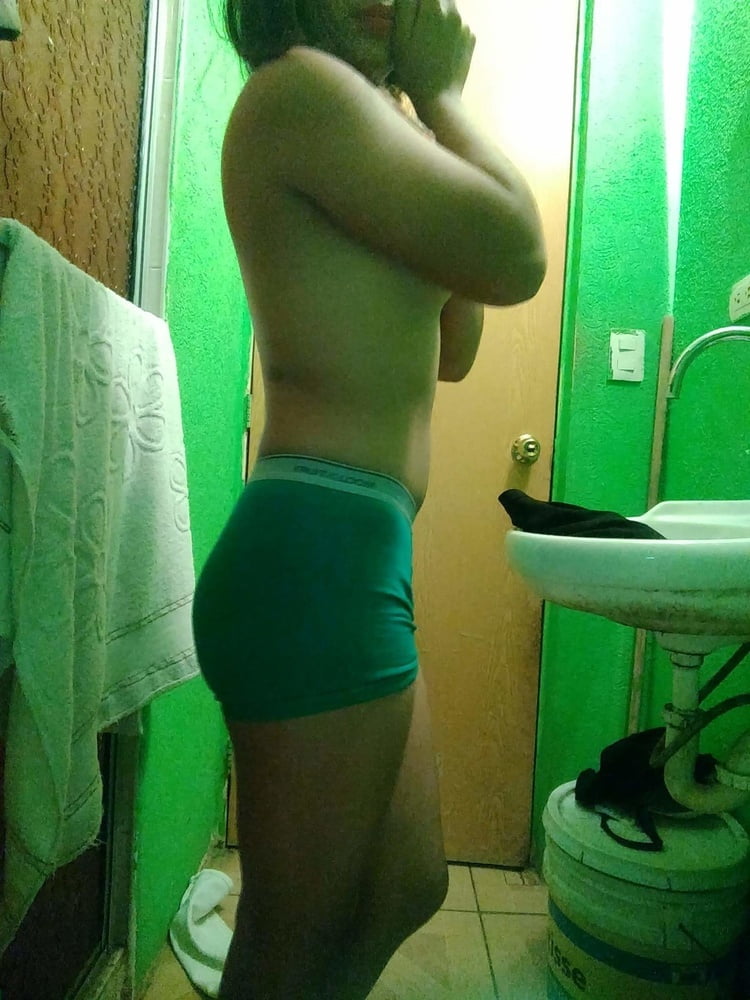 Puta en el wc #90693034