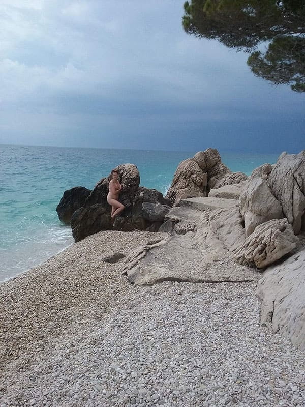 Amatore guardone sulla spiaggia
 #100746305