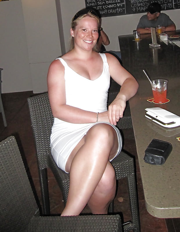 Blonde Frau entblößt
 #101317098