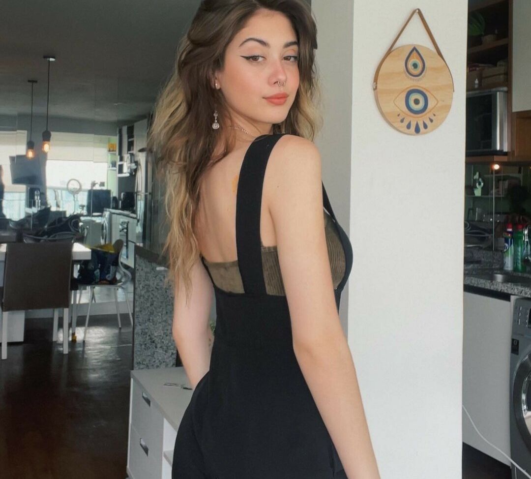 Ananda Morais desnuda #108247584