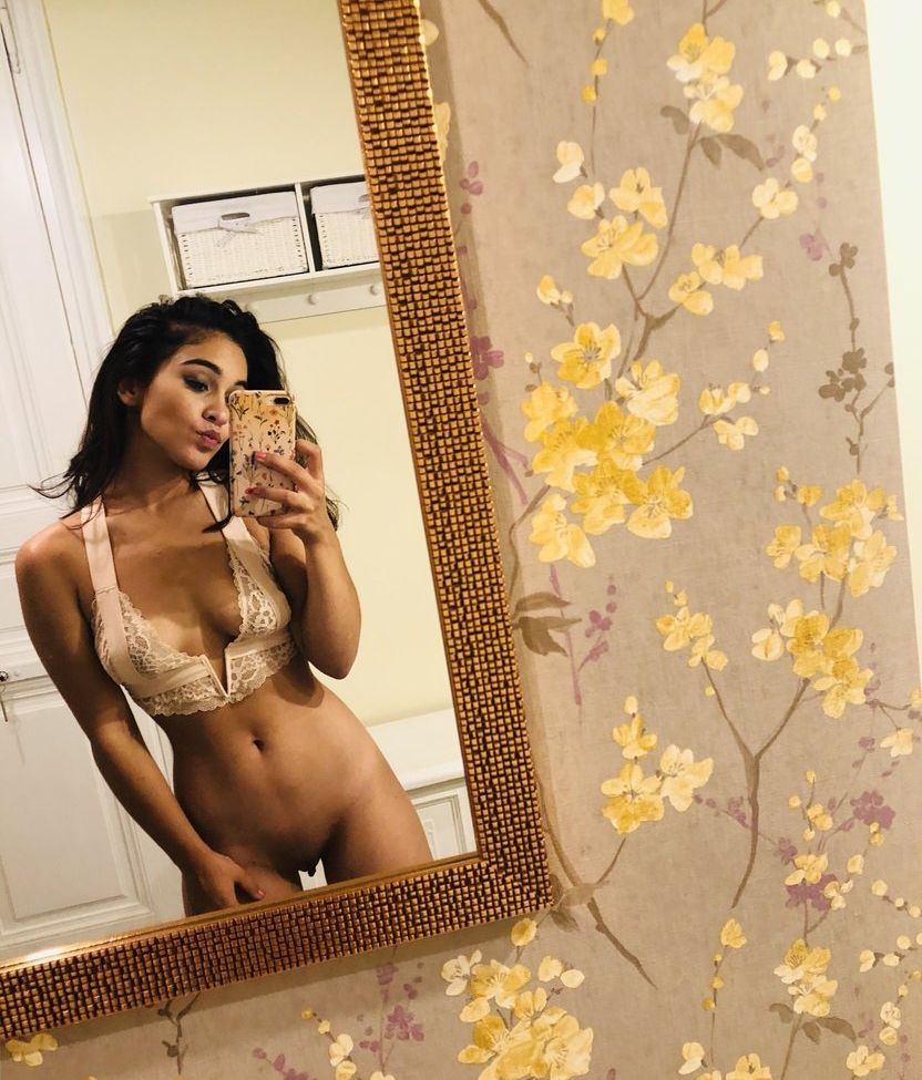 Ginebra Bellucci desnuda #108873765