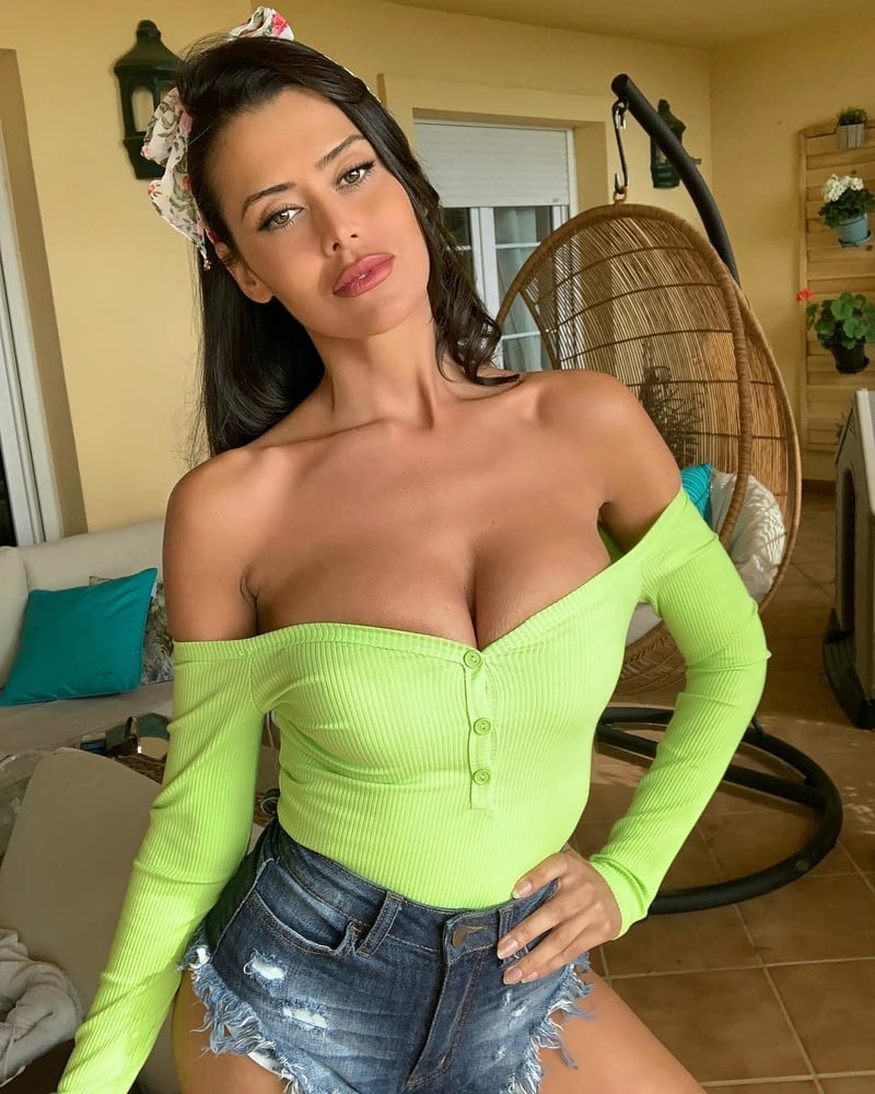 Eva lucchetto - spagnola instagram modello puttana - busty - tette
 #89712329