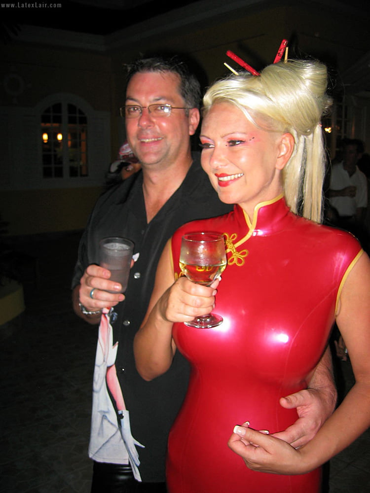 Drinking in latex  rubber or leather #95511776