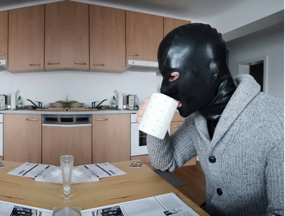 Saufen in Latex Gummi oder Leder
 #95511794