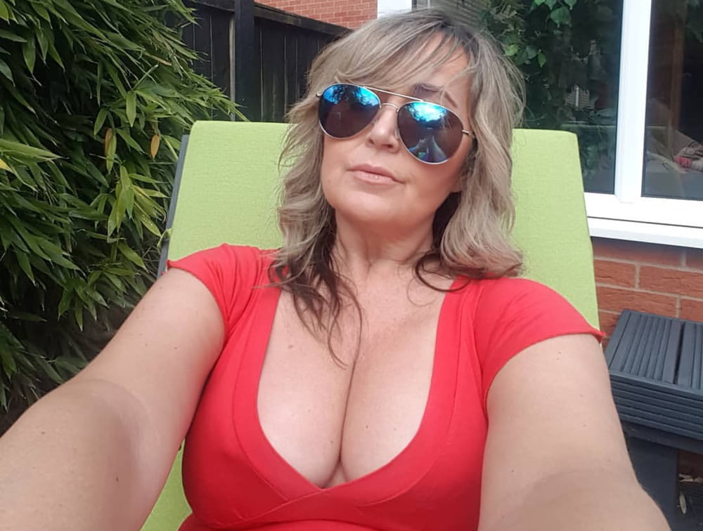 Stilvolle Milf
 #96987329