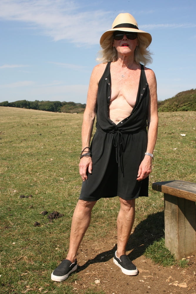 Mamá sin sujetador 032.
 #101906978